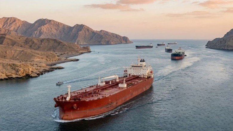 এক জাহাজ থেকেই ২০ লাখ ডলার টোল নিল ইরান